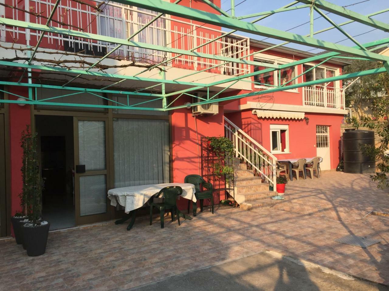 Studio Max Bijela Exterior photo